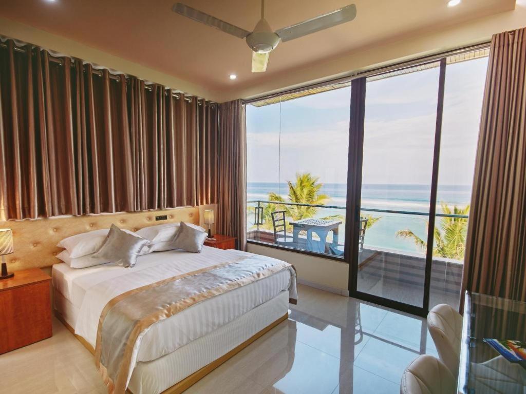 Lonuveli Hotel Hulhumale Exterior photo